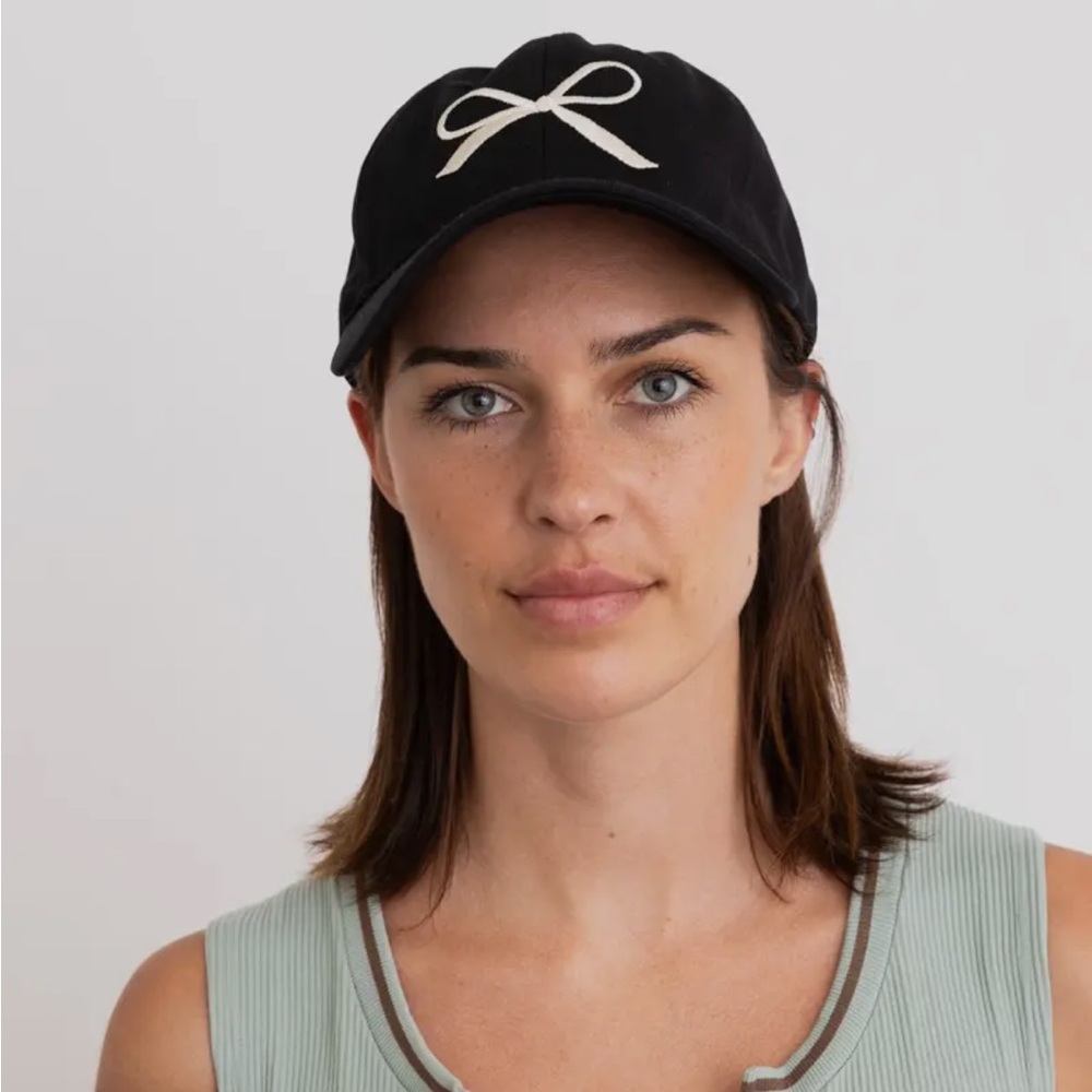 Bow-Embroidered Caps - Green or Black - Picture 5 of 9